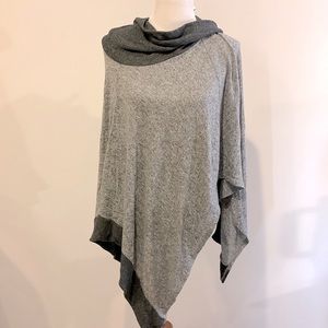 White House Black Market Poncho -M